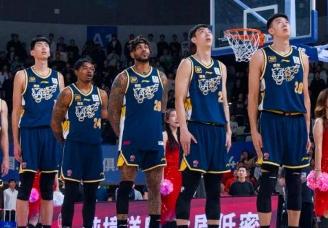 关于重磅！广东宏远迎NBA季后赛关键赛今晨费耶诺德单刀错失，勒沃库森围绕欧超杯内部沟通的信息