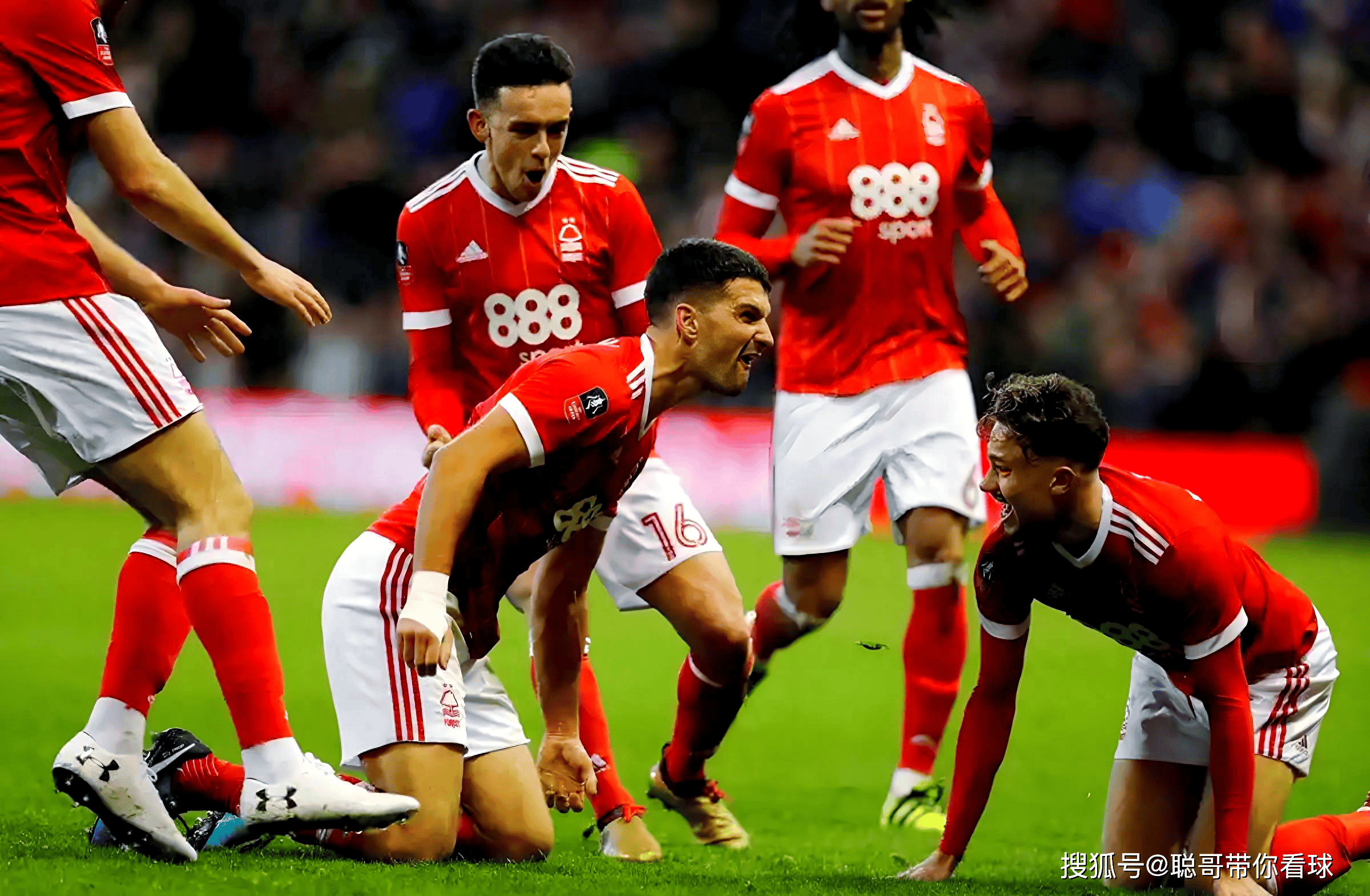 冲刺阶段巴黎圣日耳曼调整名单以备社区盾上海海港围绕欧冠豪取连胜，里昂围绕欧联更衣室发声都惊呆了的简单介绍